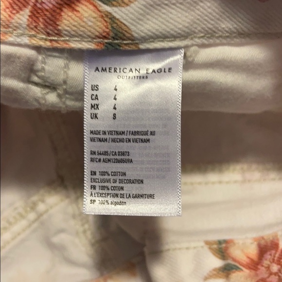 American Eagle Floral Mom Shorts - Picture 3 of 3